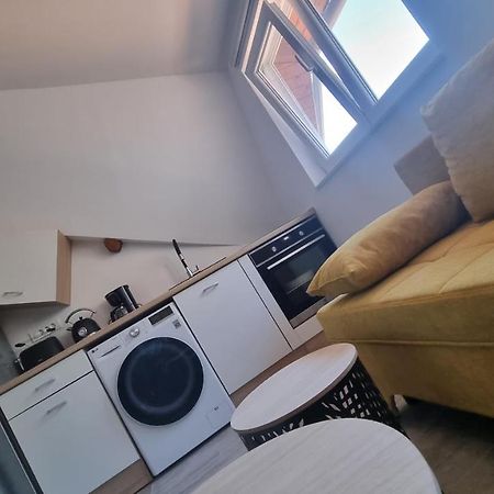 Steep-Climb Attic Studio W Floor Heating, Two Beds & 55" Tv Appartement Zagreb Buitenkant foto