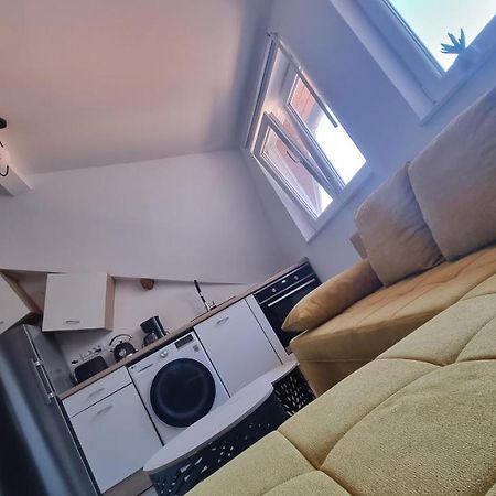 Steep-Climb Attic Studio W Floor Heating, Two Beds & 55" Tv Appartement Zagreb Buitenkant foto