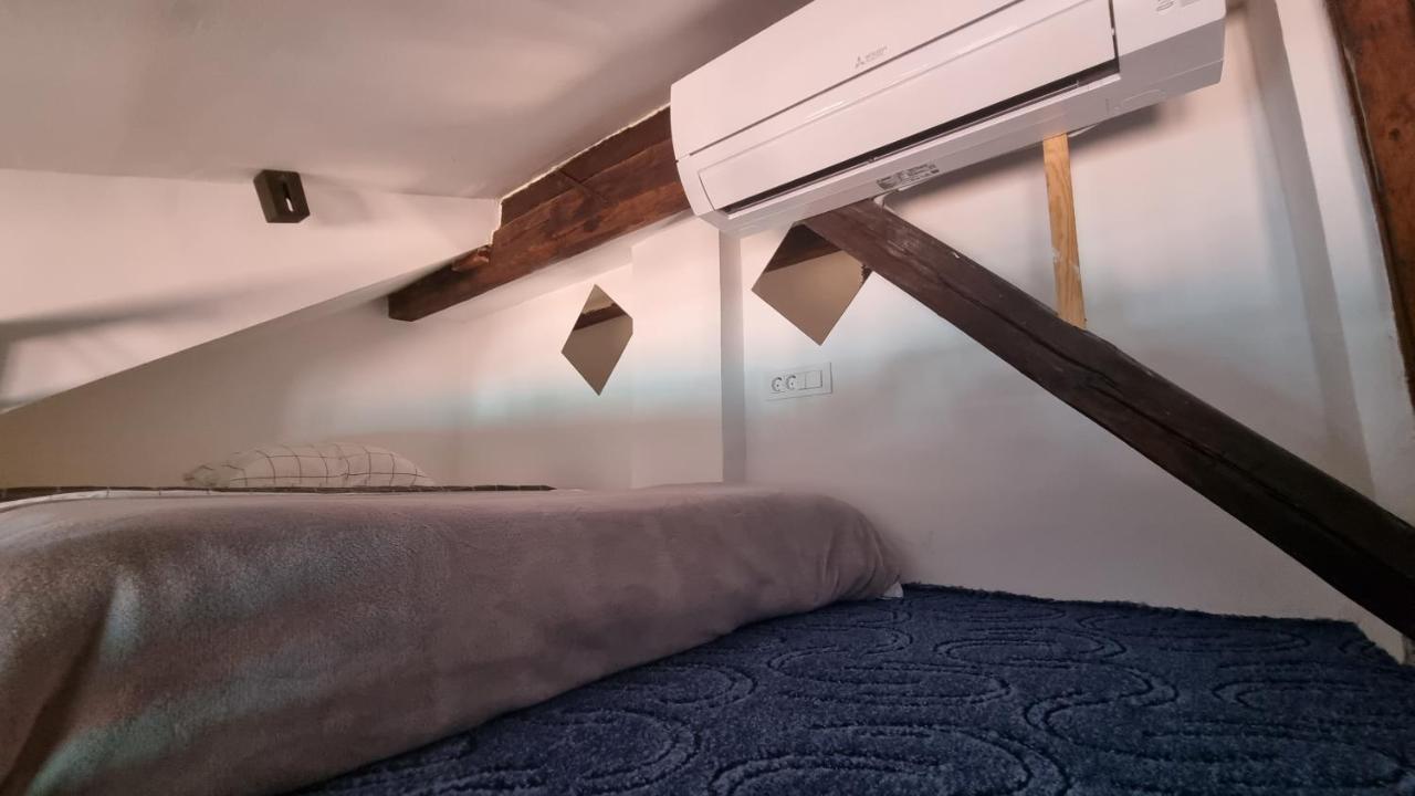 Steep-Climb Attic Studio W Floor Heating, Two Beds & 55" Tv Appartement Zagreb Buitenkant foto