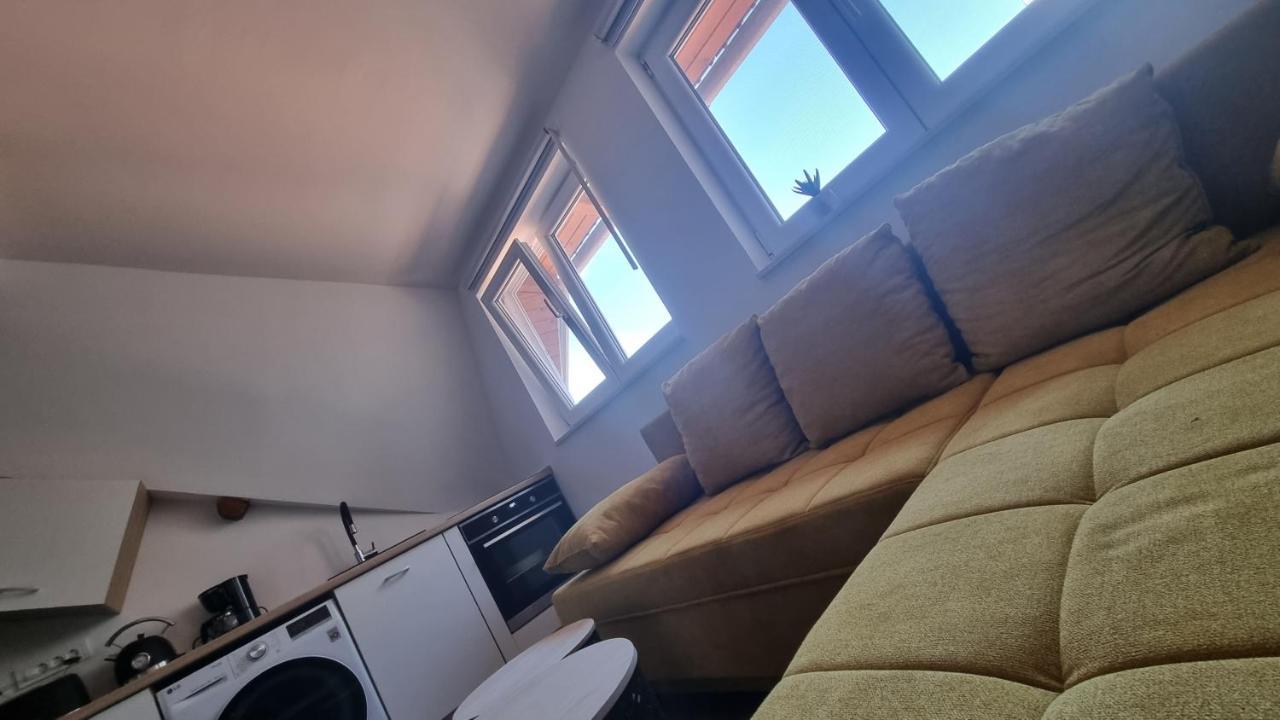 Steep-Climb Attic Studio W Floor Heating, Two Beds & 55" Tv Appartement Zagreb Buitenkant foto