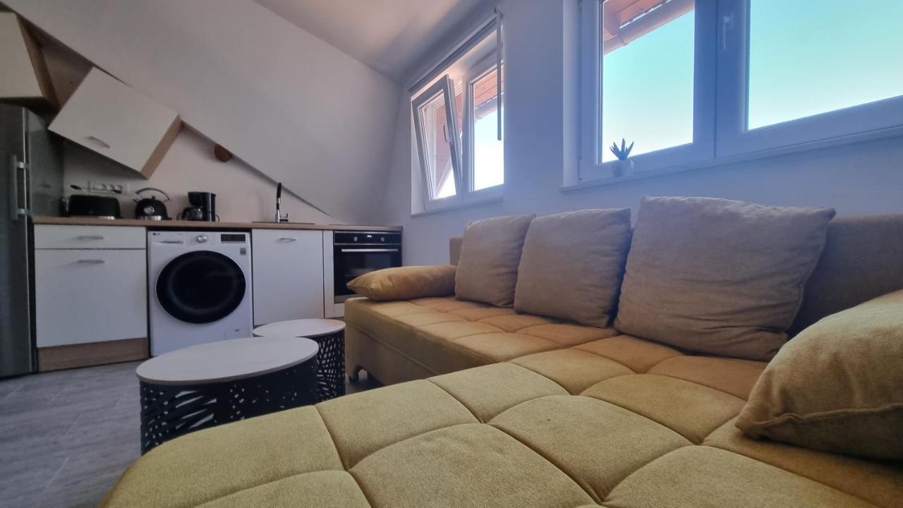 Steep-Climb Attic Studio W Floor Heating, Two Beds & 55" Tv Appartement Zagreb Buitenkant foto